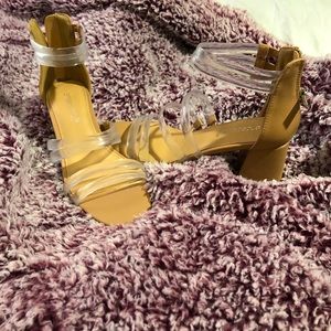 Shoedazzle heeled sandals